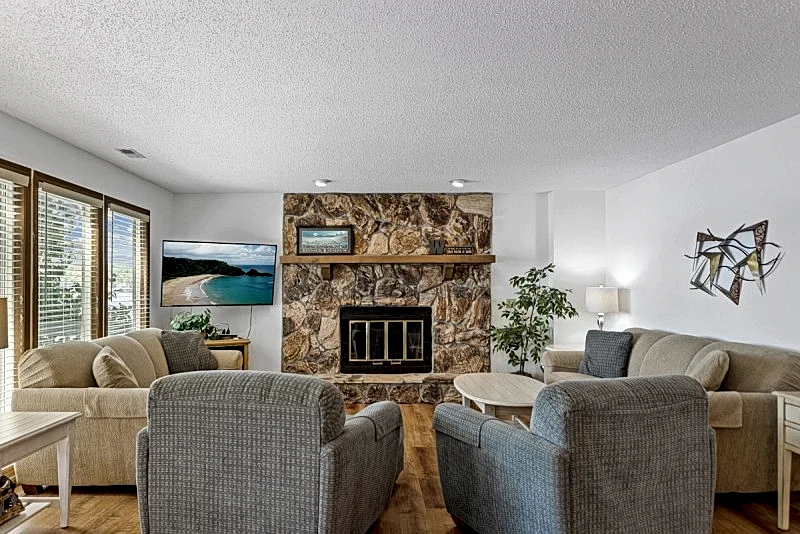 Teak Village 3- Multi-level Deck to Enjoy the Outdoors and View of the Lake!