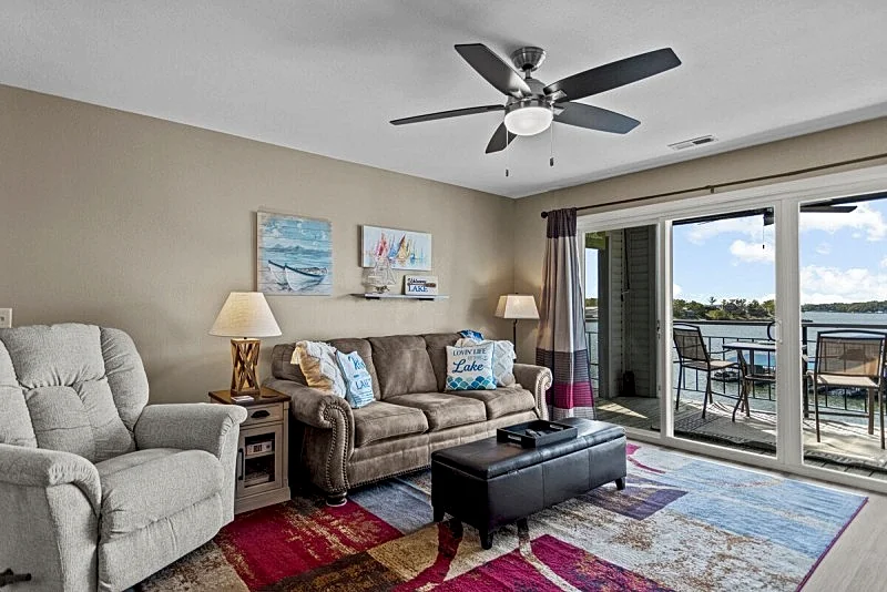 Bridgepointe Condo 432 - Beautifully Updated Waterfront Condo!