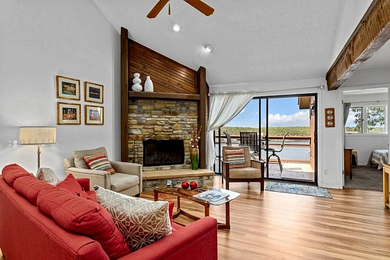 Knolls 1433 Amazing view from this top floor waterfront 2 bedroom 2 bath condo!