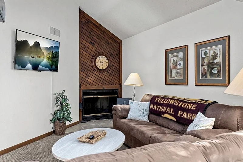 Holiday Shores 17 - Beautiful Villa with Resort Amenities!