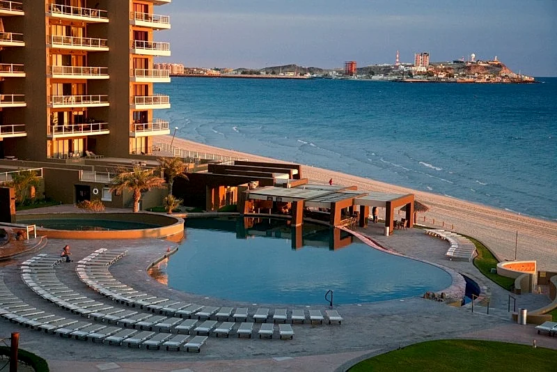 Beautiful, 2 Bedroom + Bonus Room - 4th Floor Cristal Oceanfront Condo