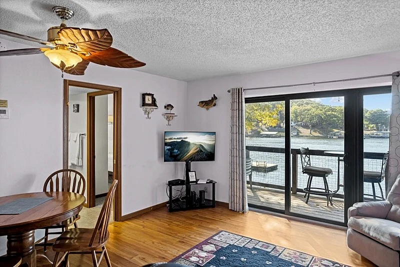 Lone Oak Point 28 - A Vintage Lake Vacation!