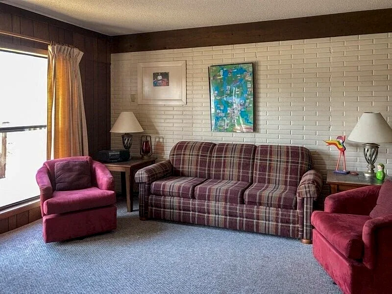 Lone Oak Point 40 - A Vintage Lake Vacation!
