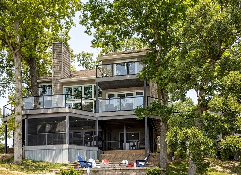 Five Oaks Lakehouse - Luxurious Home with a Game Room and Lakeside Fire Pit!
