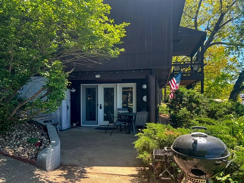 Lone Oak Point 32 - A Vintage Lake Vacation!