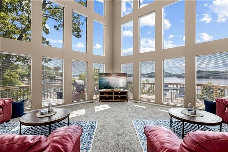 Paradise Point- Name says it all! Amazing view and room for the whole family!