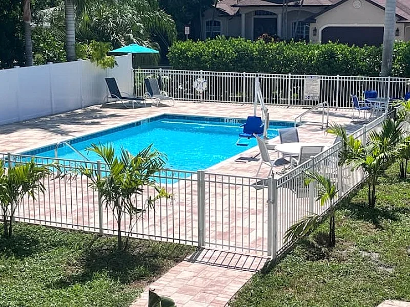 Indigo Studio with pool near fab Siesta Key Beach!