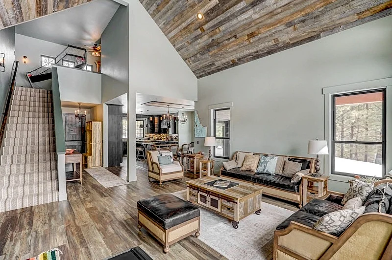 Camp 95 - New - Stunning Mountain Home - 4.5 Acres - Views - Hot Tub - Pet friendly - Private