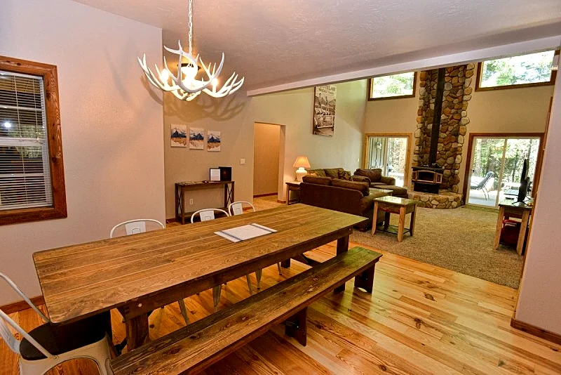 Peace in the Pines: Woodland Oasis in Spring Mountain Ranch, Private Hot Tub