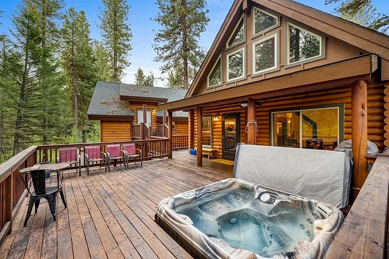 New! Otters Den - Large home w/ hot tub, game room, and forested walking trail