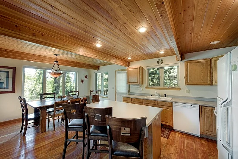 Sharlies Nest - Second Tier Lake Home - Neighborhood Private Shoreline Access