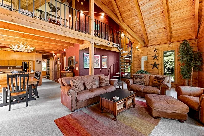 Bear Lodge - Hot Tub - Forested Setting - Pet Friendly