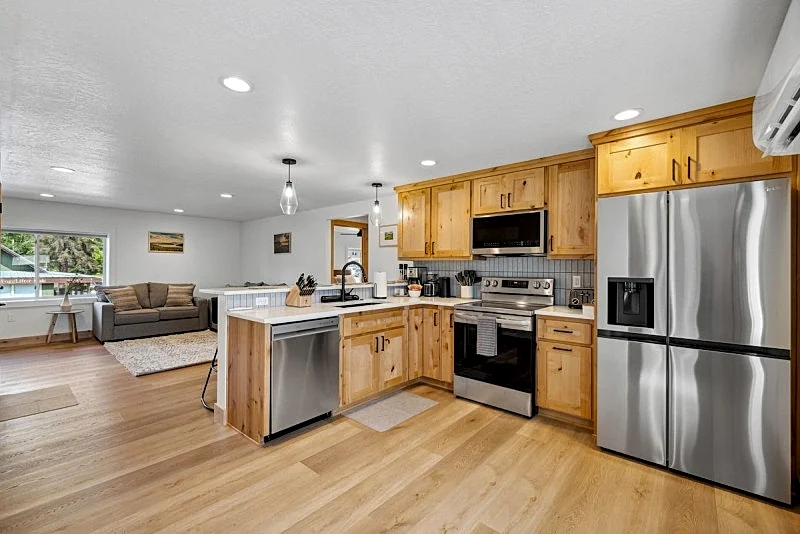 New! Brand new Downtown Loft 203 - Lake views, half block from lake, restaurants, and shopping