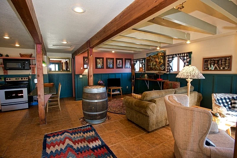 Cottage Inn - Heart of Downtown McCall - Sleeps 4 - Walk to Restaurants - Lake and Beach