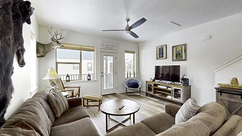 New! Weekend Locals - Garage - WiFi - Deck - Townhome - AC