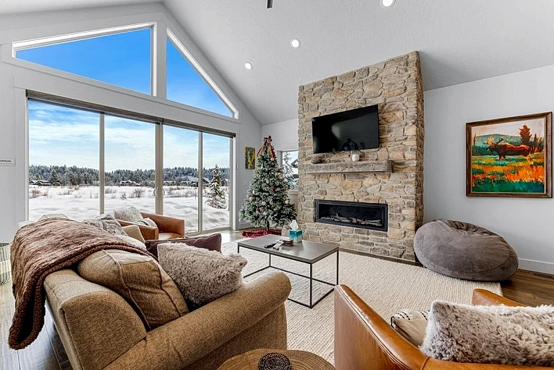 New - Meadowbright VIsta - Large driveway - Clubhouse with pool & hot tub - River - Luxury