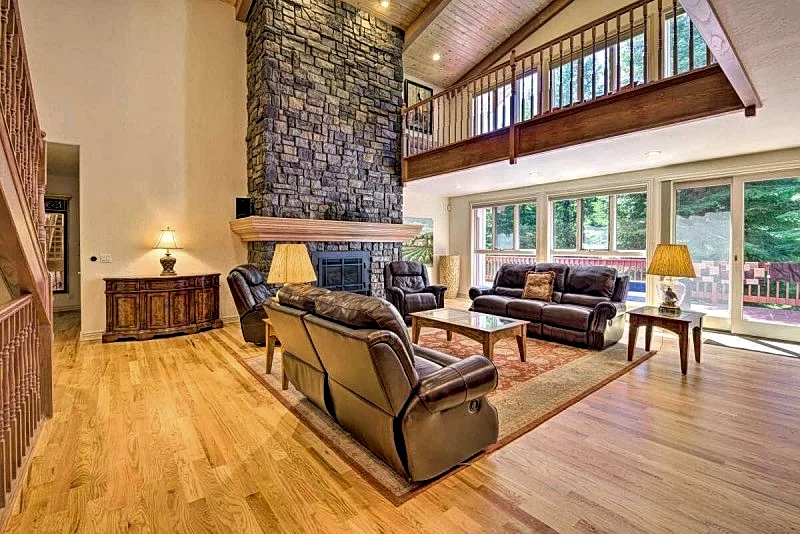 Spring Mountain Manor - Amazing 7bd family gathering place in quiet wooded neighborhood