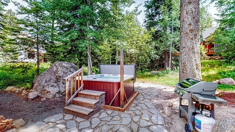 Huckleberry's Hideaway - Hot tub - WiFi - Fireplace - Parking - Clubhouse