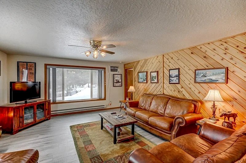 The Ponderosa ~ Peaceful - Private - Picturesque cabin on 5 acres in the Pines