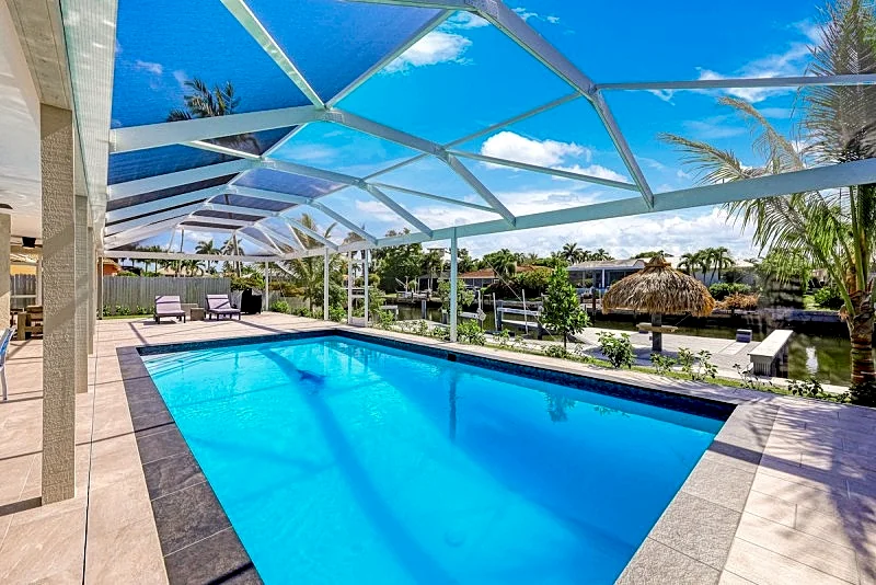 Waterfront Oasis Re-Done Throughout! 1 Mile From Winterberry Beach Access Pt