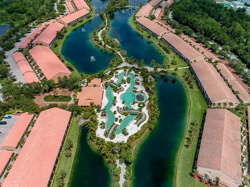 Resort Living @ Its Finest! Spacious 2 Bed 2 Bath Condo!