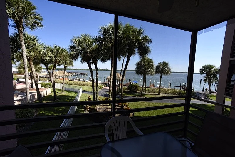 Riverside Club 1 Bed Overlooking Marco RiverRiverside Club 1 Bed Overlooking Marco River