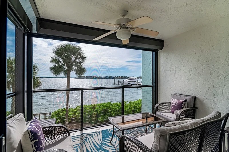 Perfect Waterfront Getaway on Marco River