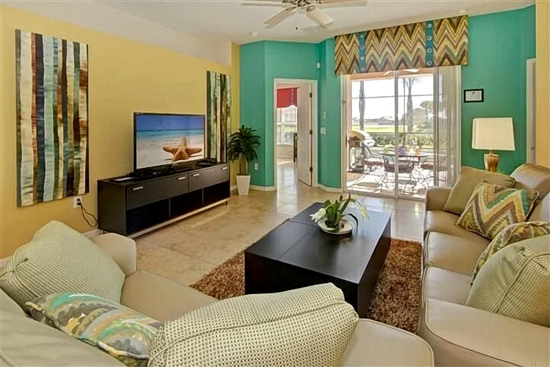 Lovely 4B Villa-South facing pool back to green field-no charge for pool heating