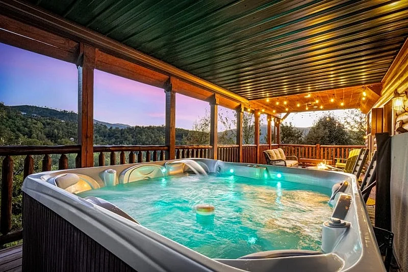 Helen's Amazing View: Hot Tub, Fireplace, Downtown Views