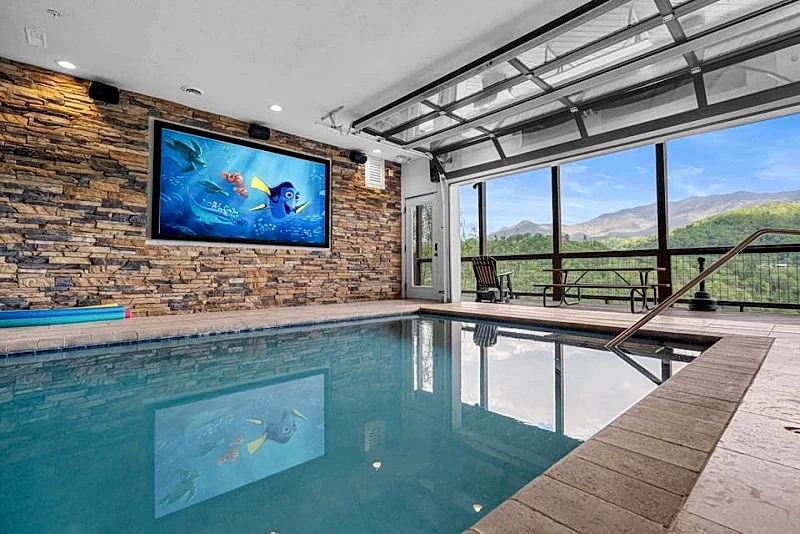 Splashtastic View Lodge: Private Indoor Pool, Hot Tub, Fire Pit