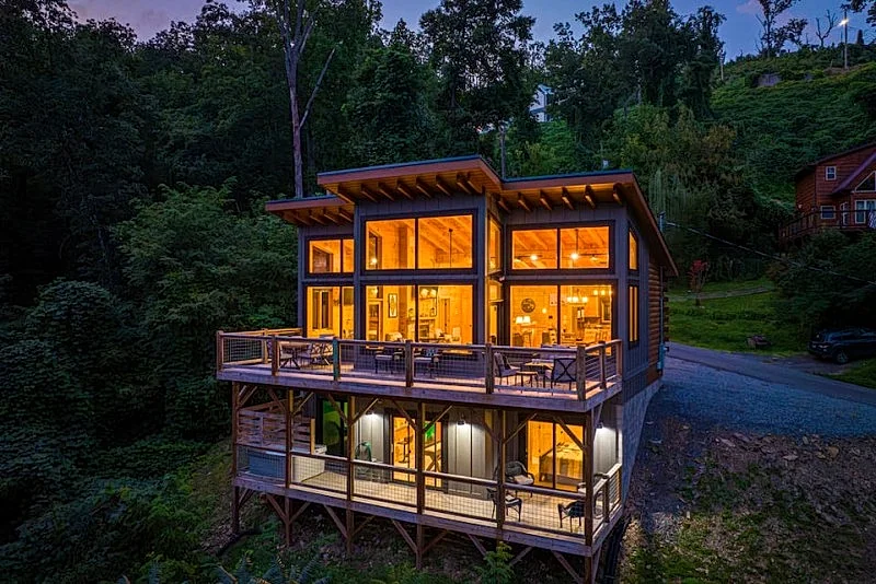 A Bear's Gatlinburg Splash! Private & Quiet, Hot tub, Indoor Pool