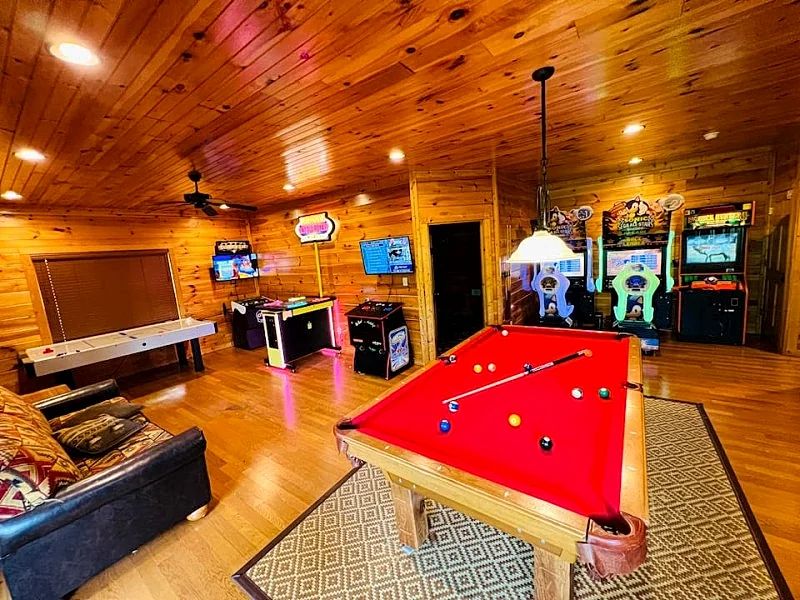 Spark Of Life Cabin: Modern Arcade updated Theater Hot Tub