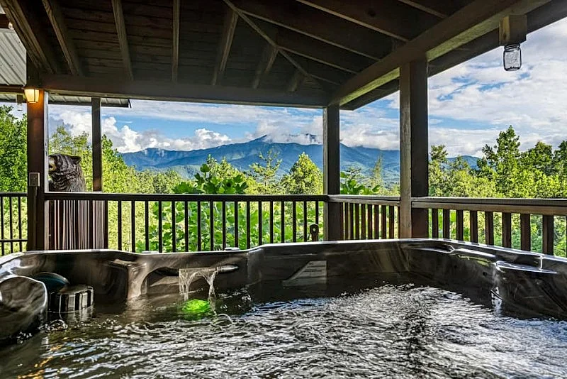 Smoky Mountain Timeless w/ mtn views, game room, hot tub