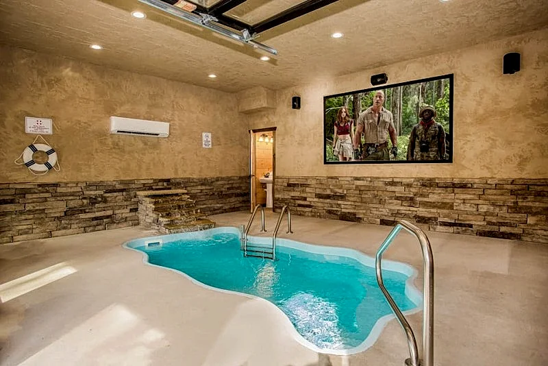 Best Kept Secret Cabin: Private Pool, Fire-Pit, Grill, Hot tub