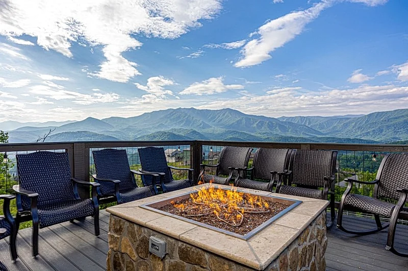 Swimmin 'N Da Clouds: Indoor Pool Firepit Pool Table, Hot Tub