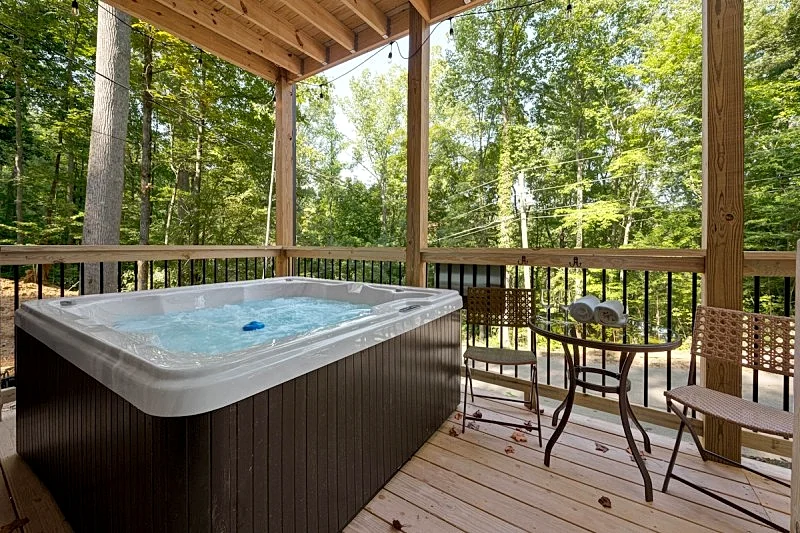 A Miracle in the Smokies Cabin: Hot tub, Pool table, Multicade