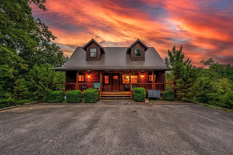 Bear Pause Lookout Cabin: Theater, Hot Tub,  Games, Views