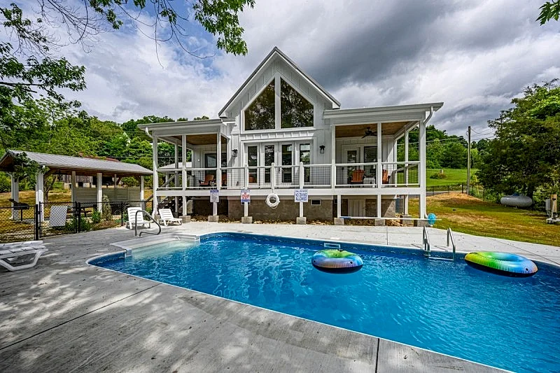 The Farmhouse in Pigeon Forge w/ Big Private Pool, Fire-pit