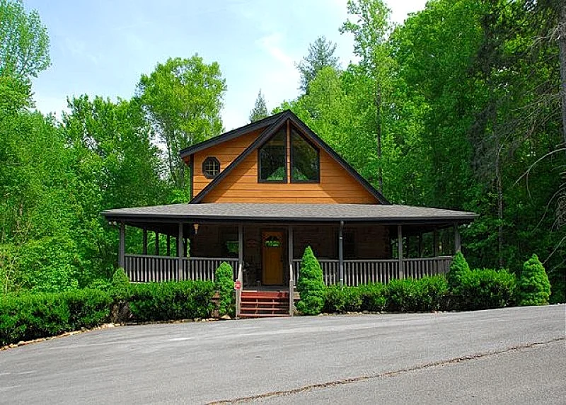 CEDAR FOREST SPACIOUS AND UPSCALE CABIN WITH THEATER IN BEST AREA RESORT!!