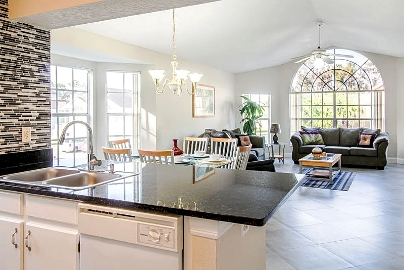 Remodeled 3/2 condo minutes to Parks, shopping and entertainment