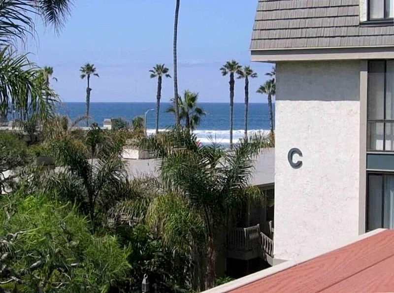 Beautiful Ocean View Condo - Steps from the Beach [Pay in installments]