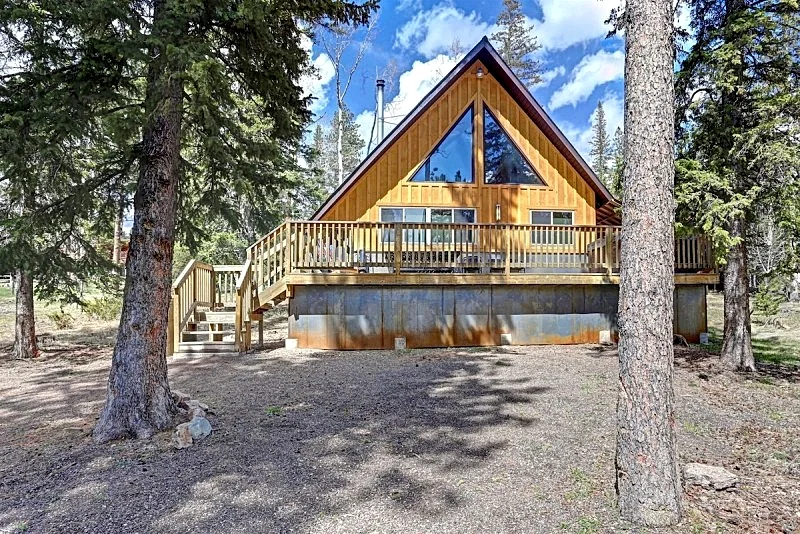 Buffalo Loft | Terry Peak Ski Area Cabin Rental w/ Hot Tub