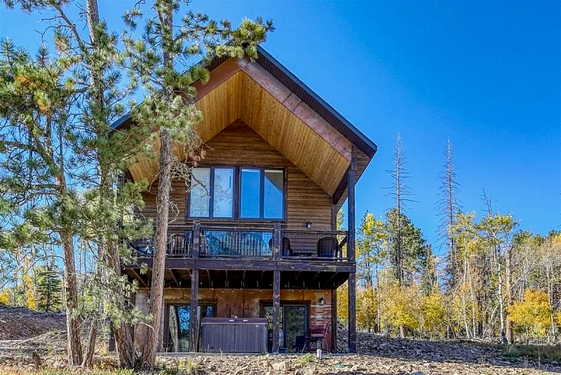 Wernski Lodge - stunning views! Private hot tub and wifi