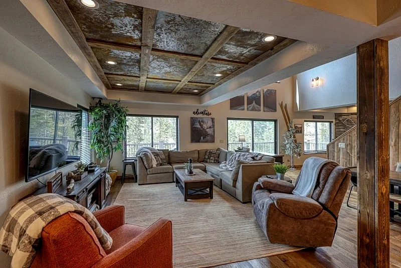 The Nitz Carlton - Pet friendly, Game room, 2 hot tubs, Amazing views!