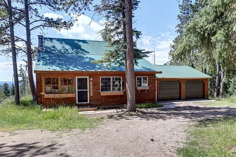Wanderlust Cabin - With private hot tub!