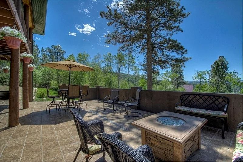 Grand View Lodge with stunning views!