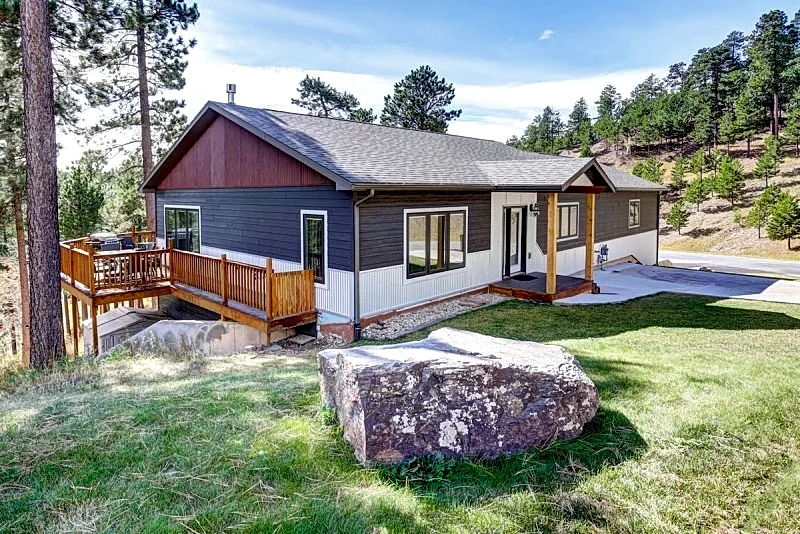 Whispering Pines Retreat -Game Room, Hot tub, 3 King suites!