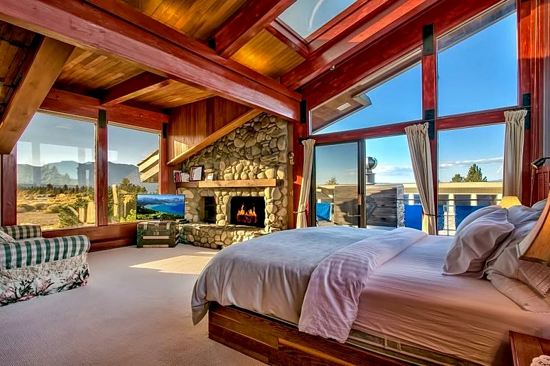 Spectacular Smuggler's Cove | South Lake Tahoe Luxury Rental