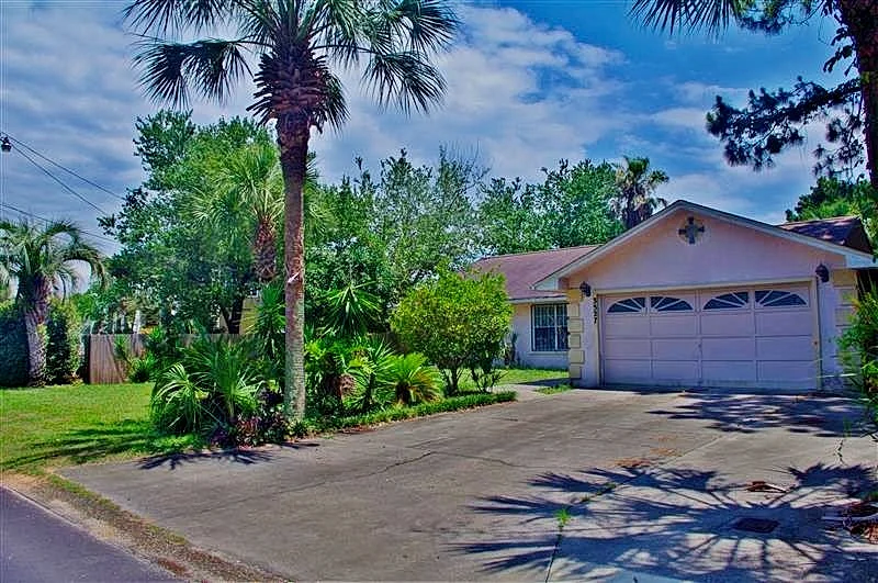Winter discounts for Secured Luxurious Private Beach Home with local attraction