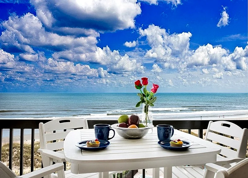 Oceanfront Condo, 2 King Master Suites, WiFi, HDTV, Pools, Tennis, Gated Resort